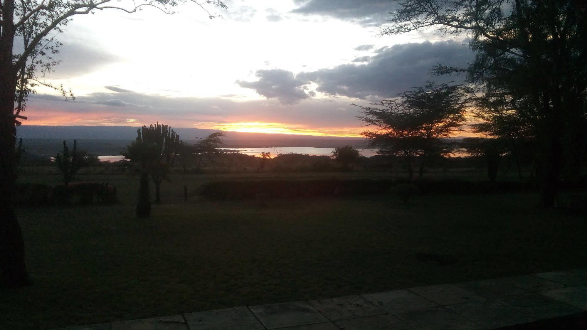 Jacaranda Lake Elementaita Lodge Gilgil Exterior photo