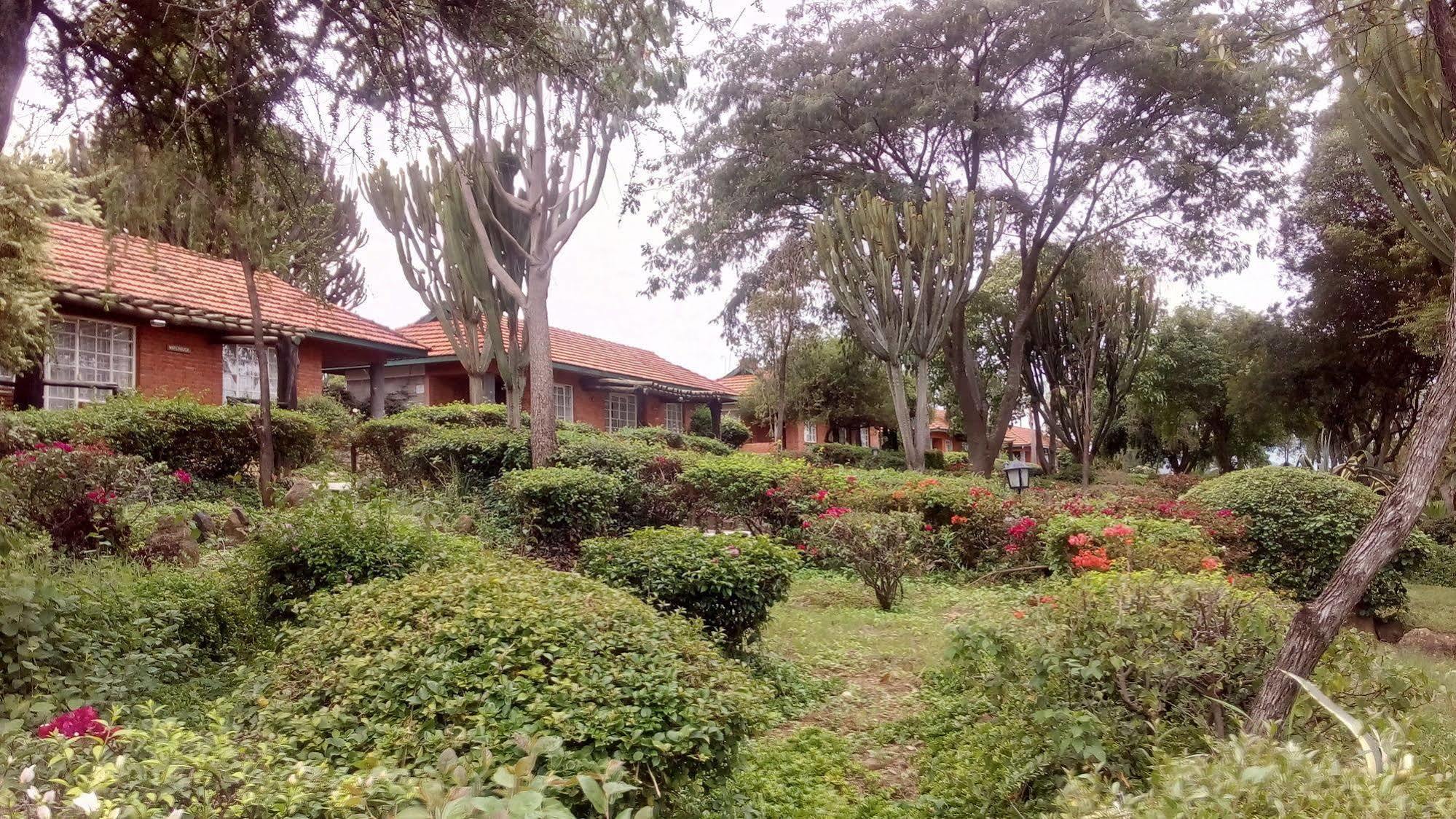 Jacaranda Lake Elementaita Lodge Gilgil Exterior photo